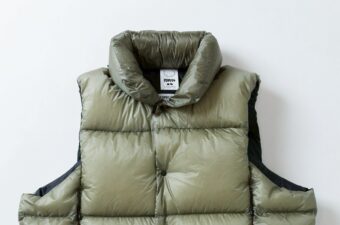 「背中が空いてる！？」暖かすぎるダウンベストに“豪快な温度調節”の機能を入れた新作登場。グリーンは限定カラー！