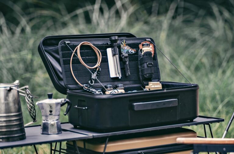 「細かいギアごちゃつき問題」解決。ネストアウト新作が“軽い・強い・フタ固定”できる収納ギアでした