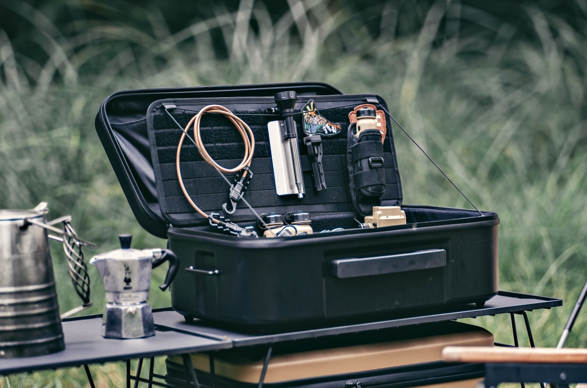 「細かいギアごちゃつき問題」解決。ネストアウト新作が“軽い・強い・フタ固定”できる収納ギアでした