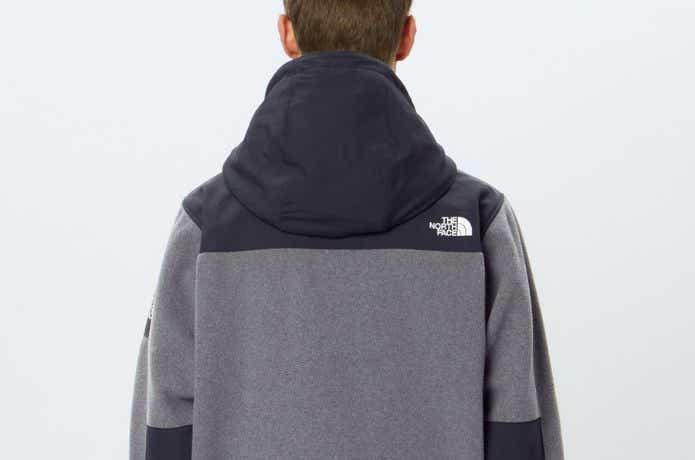 ザ・ノース・フェイス デナリフーディ（メンズ）の後ろ