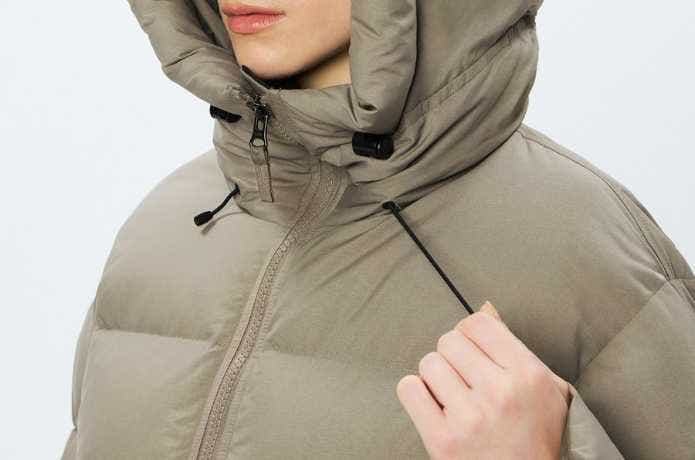 ザ・ノース・フェイス オルタレーションダウンシェルパーカーのフードのコード