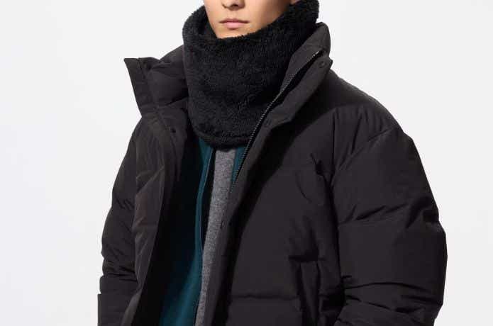 ユニクロ ヒートテックファーリーフリースネックウォーマーをつけた人