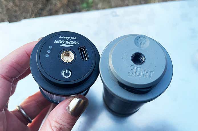 ZOOZと38灯のネジ穴