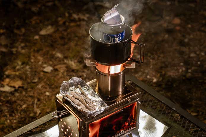 ミニ薪ストーブでアタリメを焼く