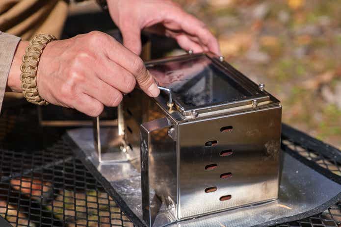 フィールドアのミニ薪ストーブのネジ閉め