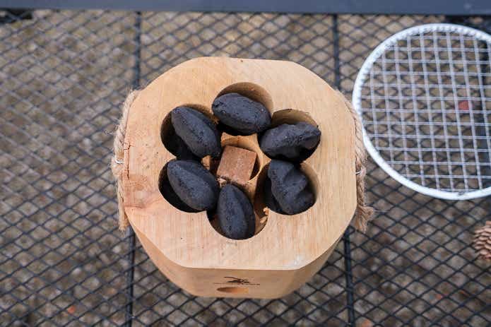 ウッドグリル炭を入れた状態