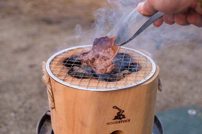 ウッドグリルで燻製BBQ