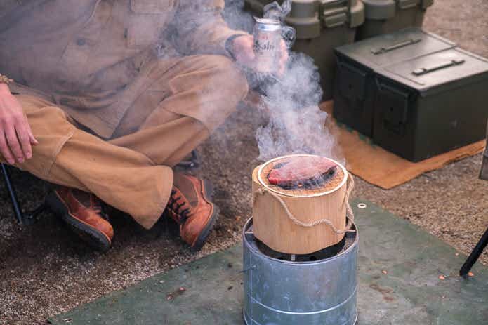 ウッドグリルから煙