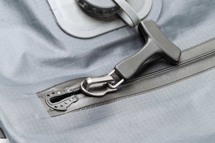 圧縮袋　電動圧縮バッグ「Qubo」