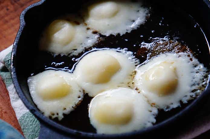 カチョカバロチッコロを焼いている様子