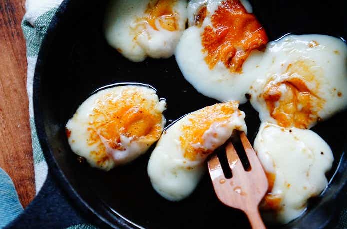 カチョカバロチッコロを焼いている様子