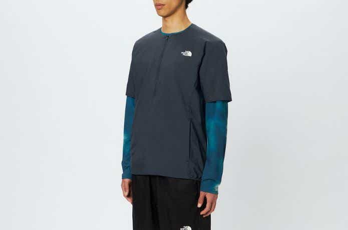 ザ・ノース・フェイス ショートスリーブベントリックスランクルーを着た人
