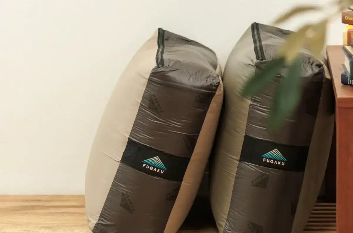 “しまわない寝袋”という最適解。クッションになる寝袋おすすめ7選