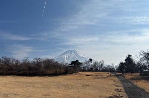 富士山からのぼる初日の出が見れる。場内の水道水は天然水
