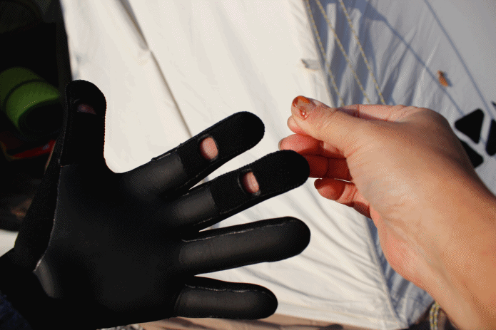 指を出しているところのGIF画像