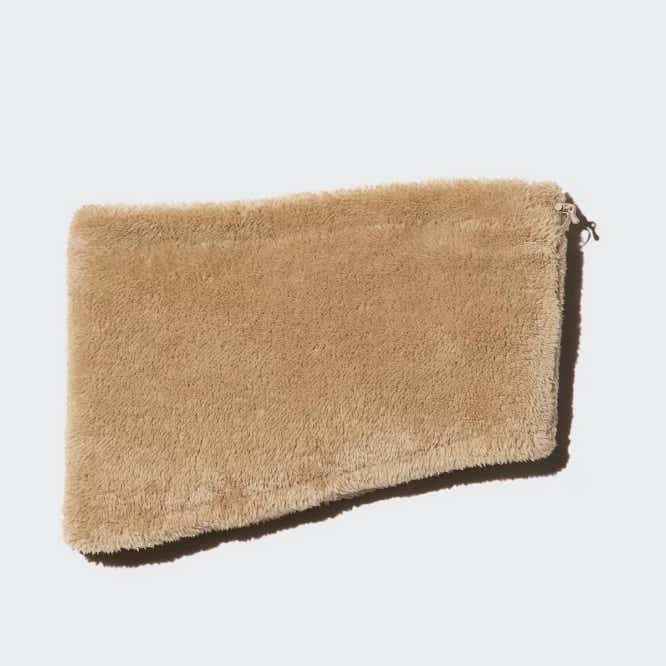 リーズナブルに買えるネックウォーマー。首元にフィットしやすいパターン設計も魅力