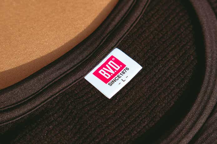 B.V.Dの「瞬暖 GRID-TEC サムホールクルーネック」