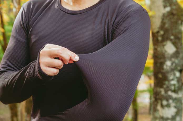 B.V.Dの「瞬暖 GRID-TEC サムホールクルーネック」