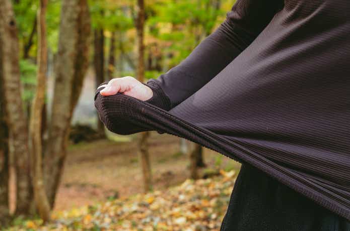 B.V.Dの「瞬暖 GRID-TEC サムホールクルーネック」