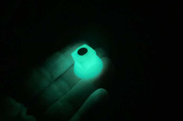 マグネット入り吸盤の蓄光カラー