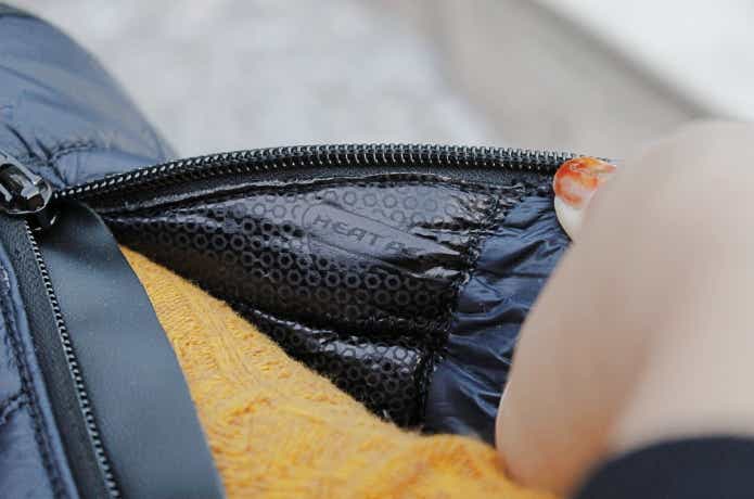 防寒パフィーシューズの内側