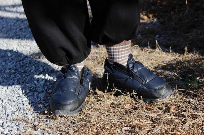 防寒パフィーシューズ着用図