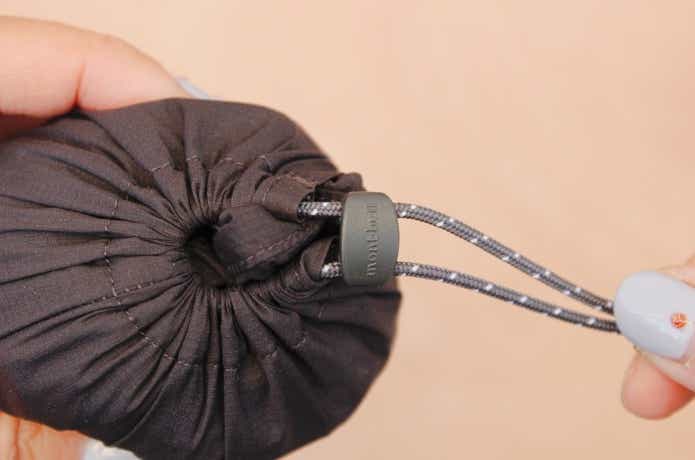 収納袋のストッパー