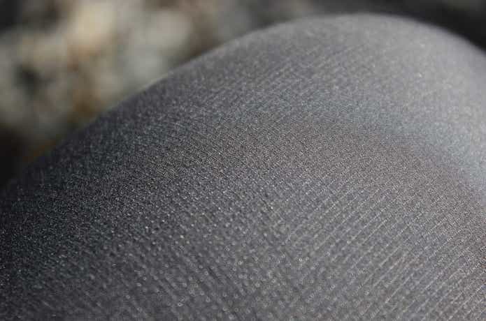 U.L.ストレッチウインドパンツの生地のアップ