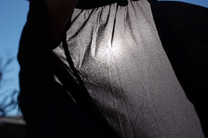 生地は透けるくらい薄手