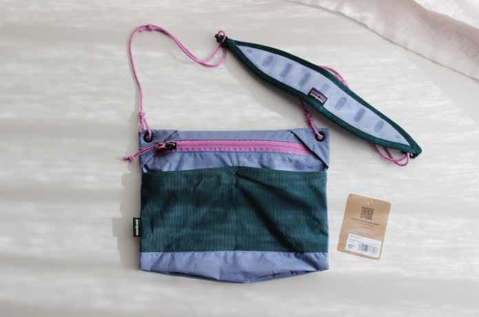 テラヴィアサコッシュ3Lの本体とタグ