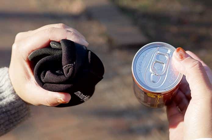 クリマプレンフィッシンググローブを丸めている