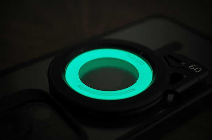 蓄光で光るaulumuのスマホリング