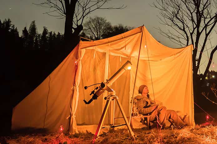 ブッシュクラフトスタイルのキャンプサイト