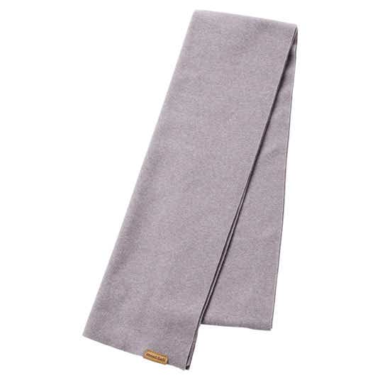 持ち運びの邪魔にならないシンプルなマフラー。保温性も抜群