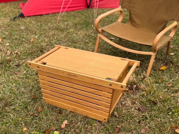 シェルフコンテナMとチェア