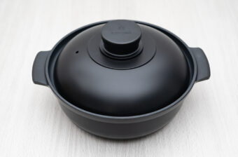 スノーピーク×WILD-1別注の「野宴鍋24」登場！冬キャンプの“ちょうどいい鍋”ってこういうことだわ