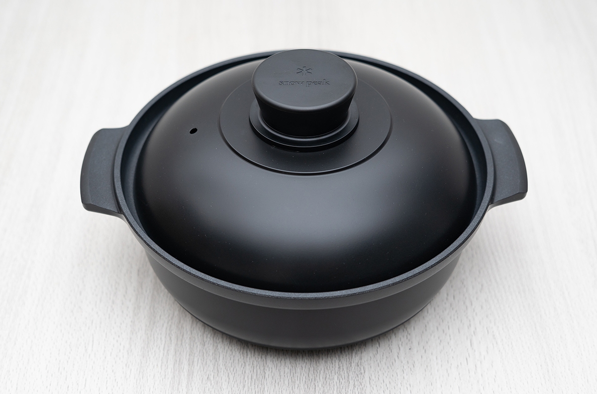 スノーピーク×WILD-1別注の「野宴鍋24」登場!冬キャンプの“ちょうどいい鍋”ってこういうことだわ