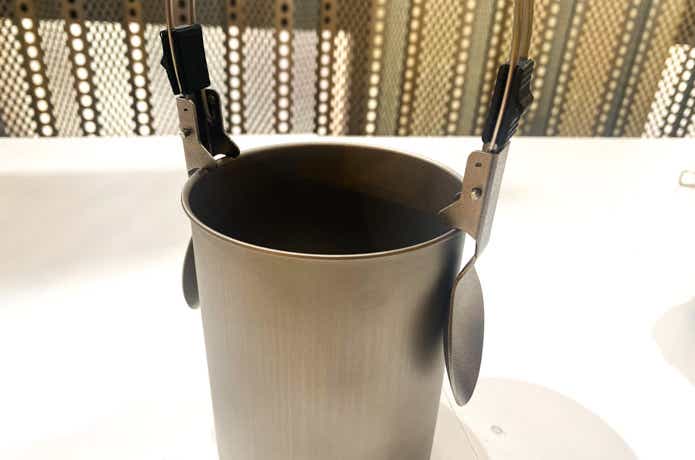 UKUカトラリーをクッカーに吊り下げ