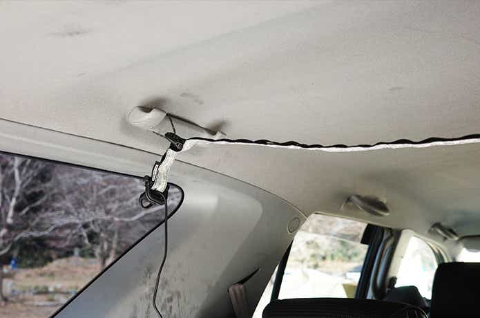 車内に取り付けたハンギングテープライト