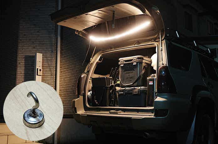 車に取り付けたハンギングテープライト