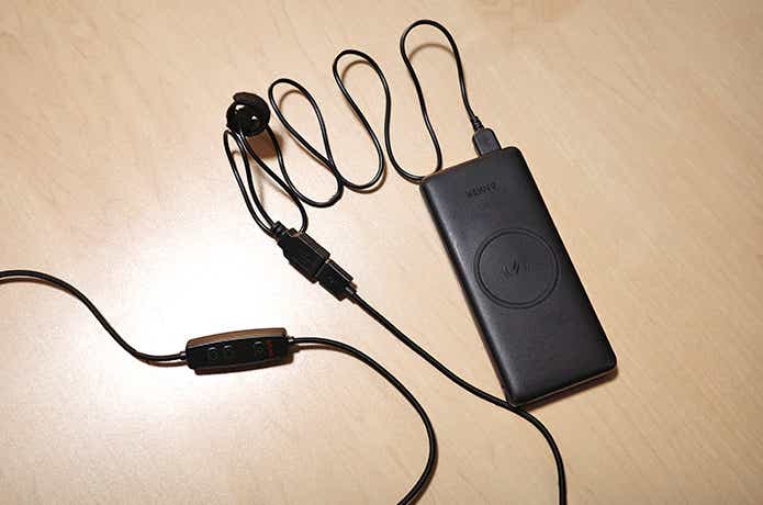 延長USBケーブルとモバイルバッテリー