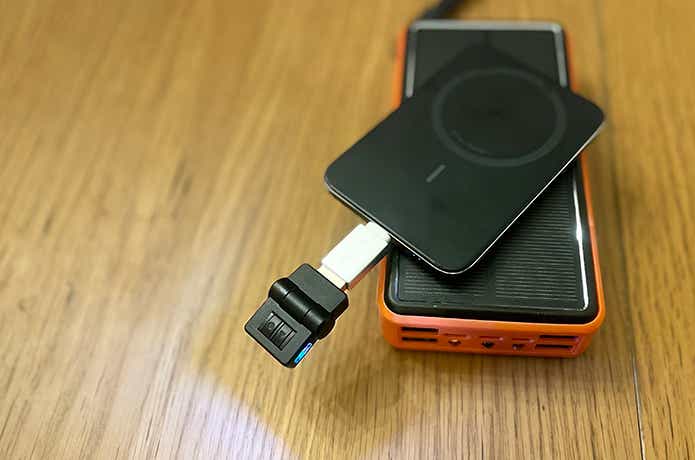 スイングUSBライト_モバイルバッテリーで使用_02