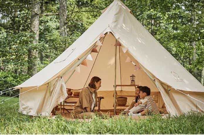 スモア Bello400の中でくつろぐ家族