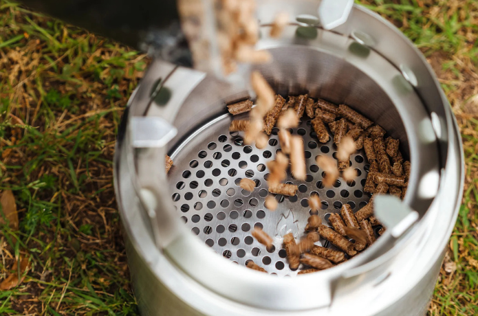 ソロストーブ ペレットアダプターをつけたソロストーブ