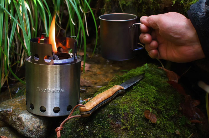 川辺でソロストーブを使う