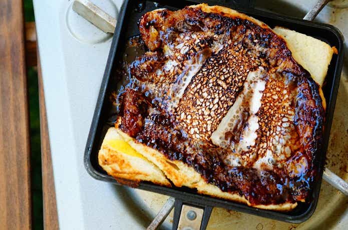 HARIBOのCHAMALLOWSチョコマシュマロとドン・キホーテのナナパンでスモアサンド