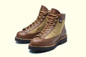 トレッキングブーツ