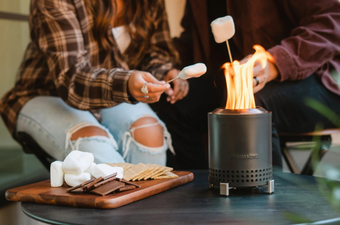 ソロストーブでマシュマロを焼く