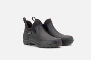 トレッキングブーツ