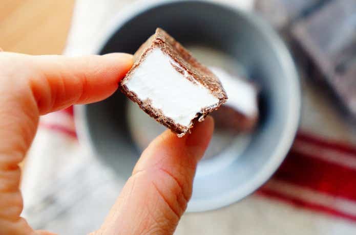 HARIBOのCHAMALLOWSチョコマシュマロを冷凍した断面